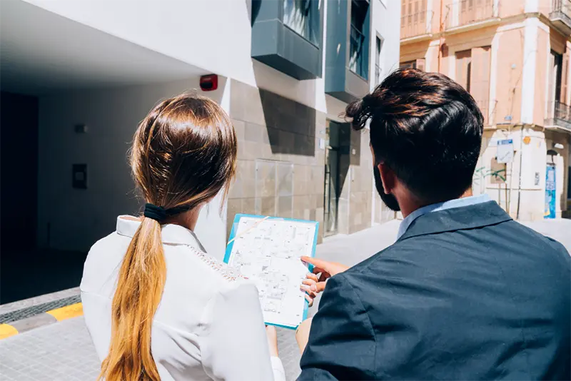 real estate agents visiting a building 1